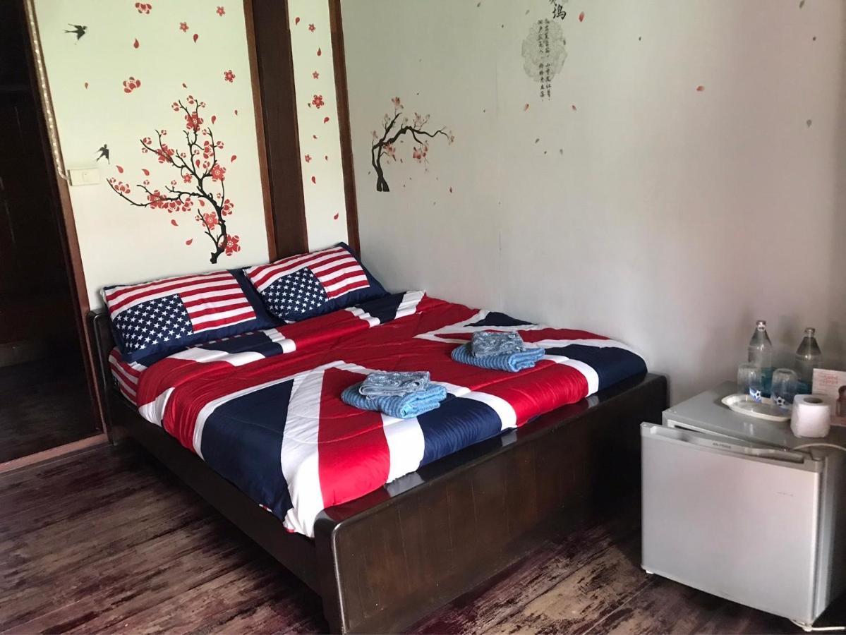 Solarcell Walking Street Homestay - โซล่าเซลล์ถนนคนเดินโฮมสเตย์ Ban Nong Nam Khan Exterior foto