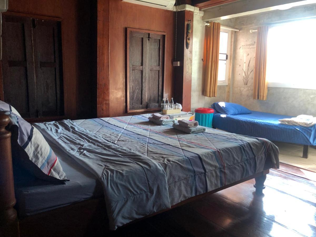 Solarcell Walking Street Homestay - โซล่าเซลล์ถนนคนเดินโฮมสเตย์ Ban Nong Nam Khan Exterior foto