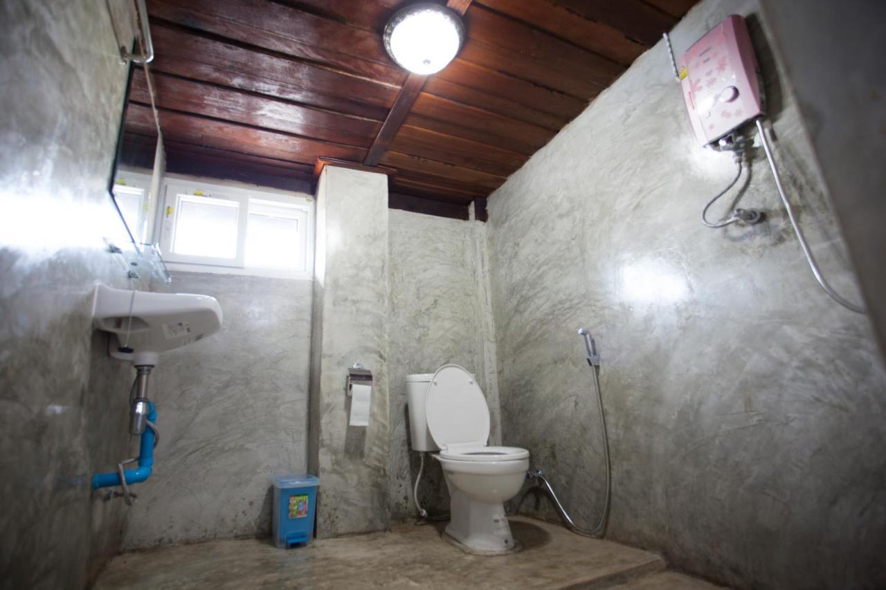 Solarcell Walking Street Homestay - โซล่าเซลล์ถนนคนเดินโฮมสเตย์ Ban Nong Nam Khan Exterior foto