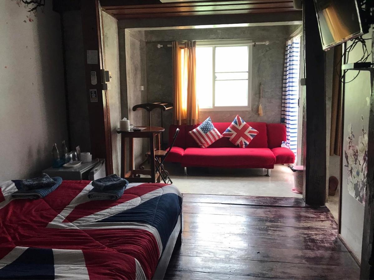 Solarcell Walking Street Homestay - โซล่าเซลล์ถนนคนเดินโฮมสเตย์ Ban Nong Nam Khan Exterior foto