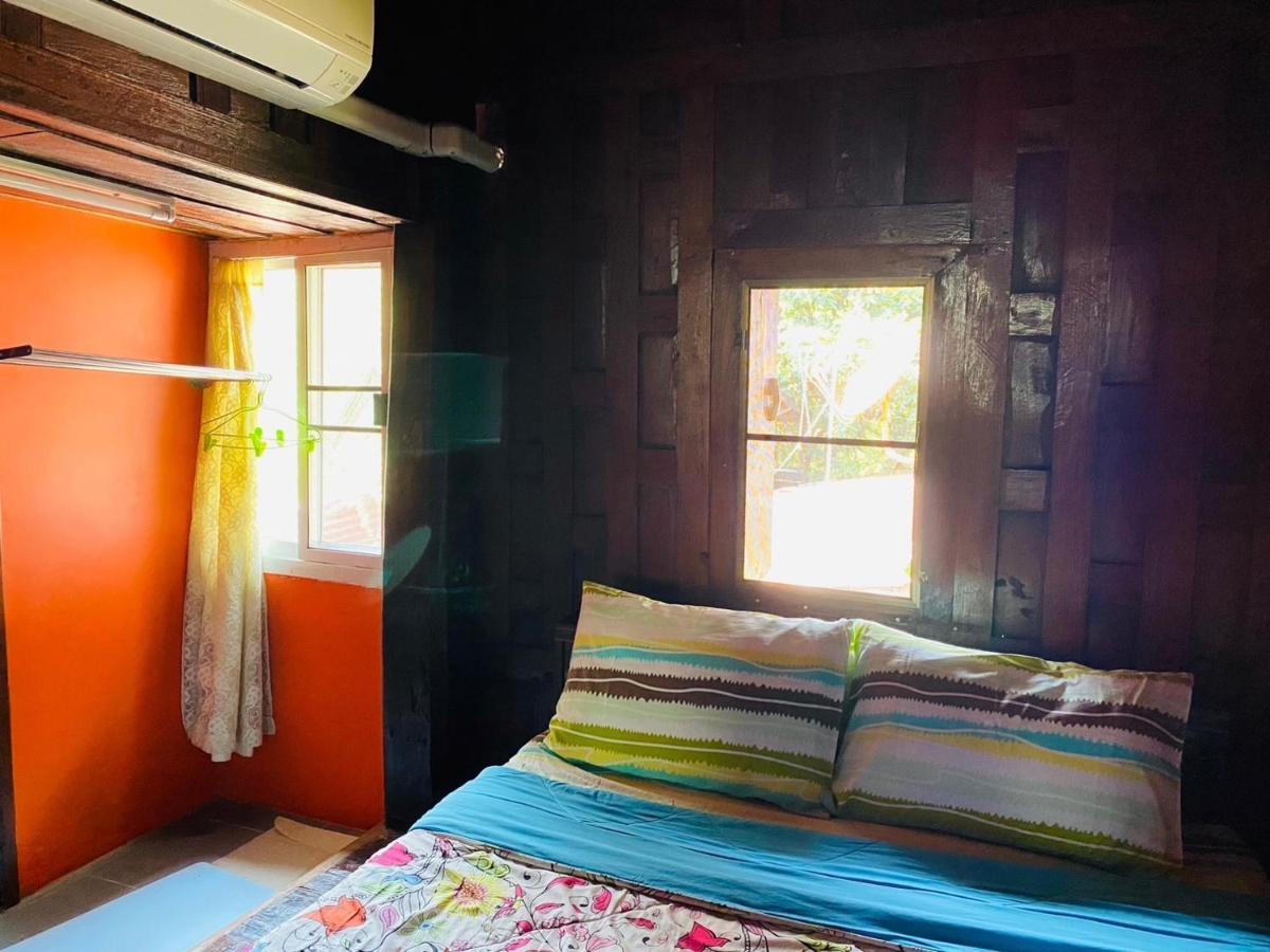 Solarcell Walking Street Homestay - โซล่าเซลล์ถนนคนเดินโฮมสเตย์ Ban Nong Nam Khan Exterior foto