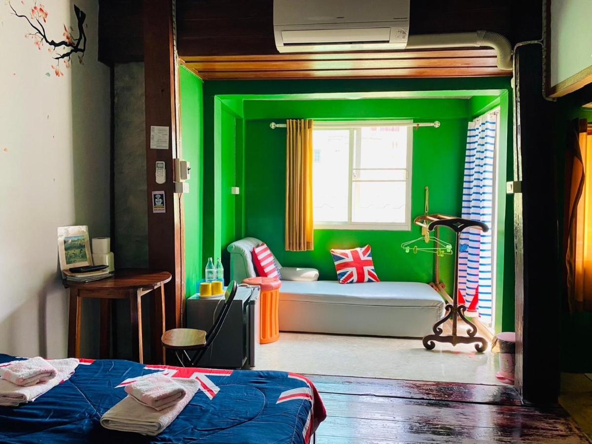 Solarcell Walking Street Homestay - โซล่าเซลล์ถนนคนเดินโฮมสเตย์ Ban Nong Nam Khan Exterior foto