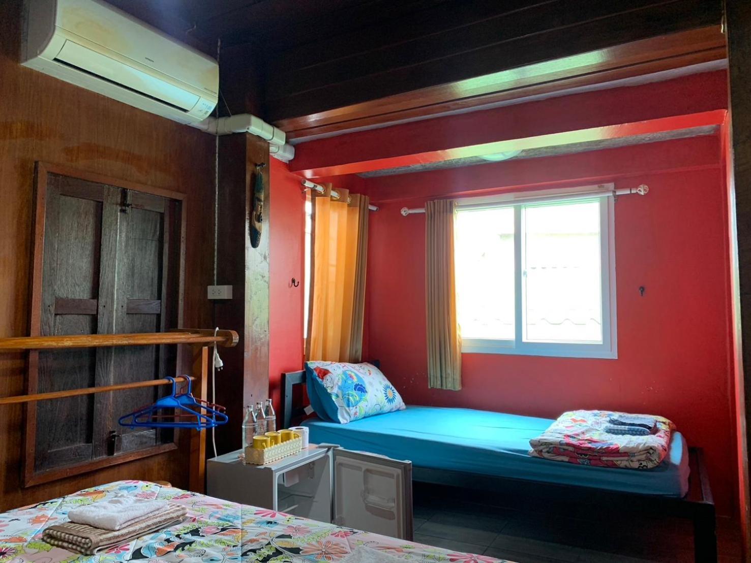 Solarcell Walking Street Homestay - โซล่าเซลล์ถนนคนเดินโฮมสเตย์ Ban Nong Nam Khan Exterior foto